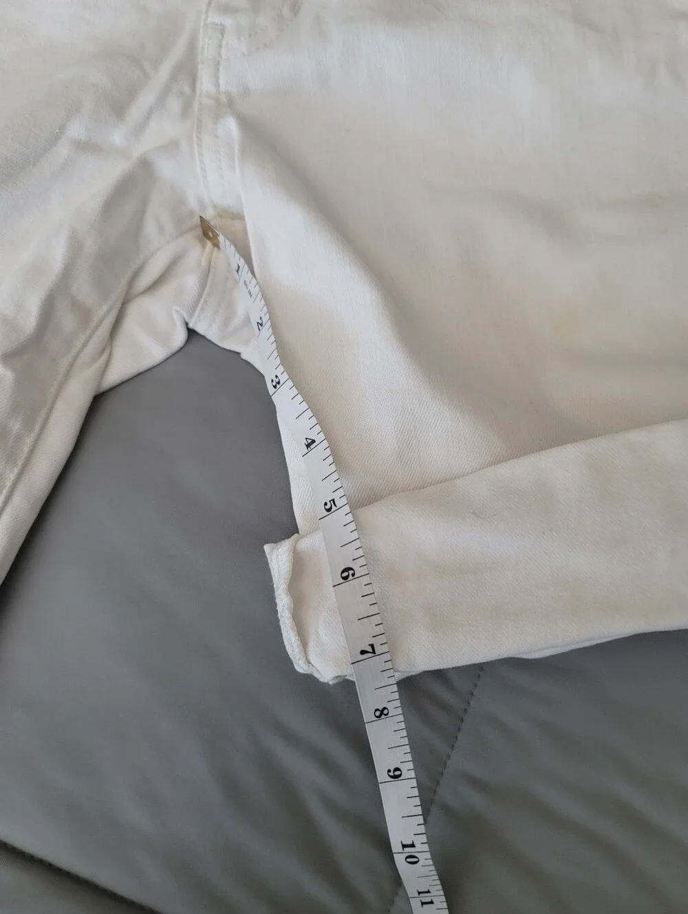 CAbi White Denim Shorts – Size 6